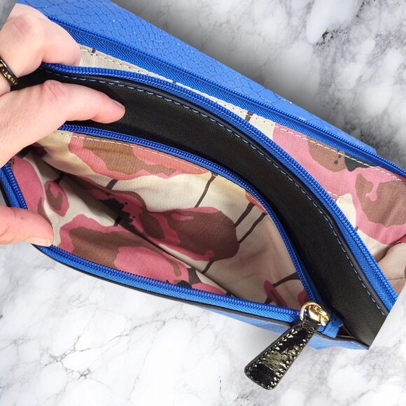 NWT GUESS Blue Faux Snakeskin Wristlet Clutch w/ Leopard Accent & Logo Plate - Picture 8 of 11